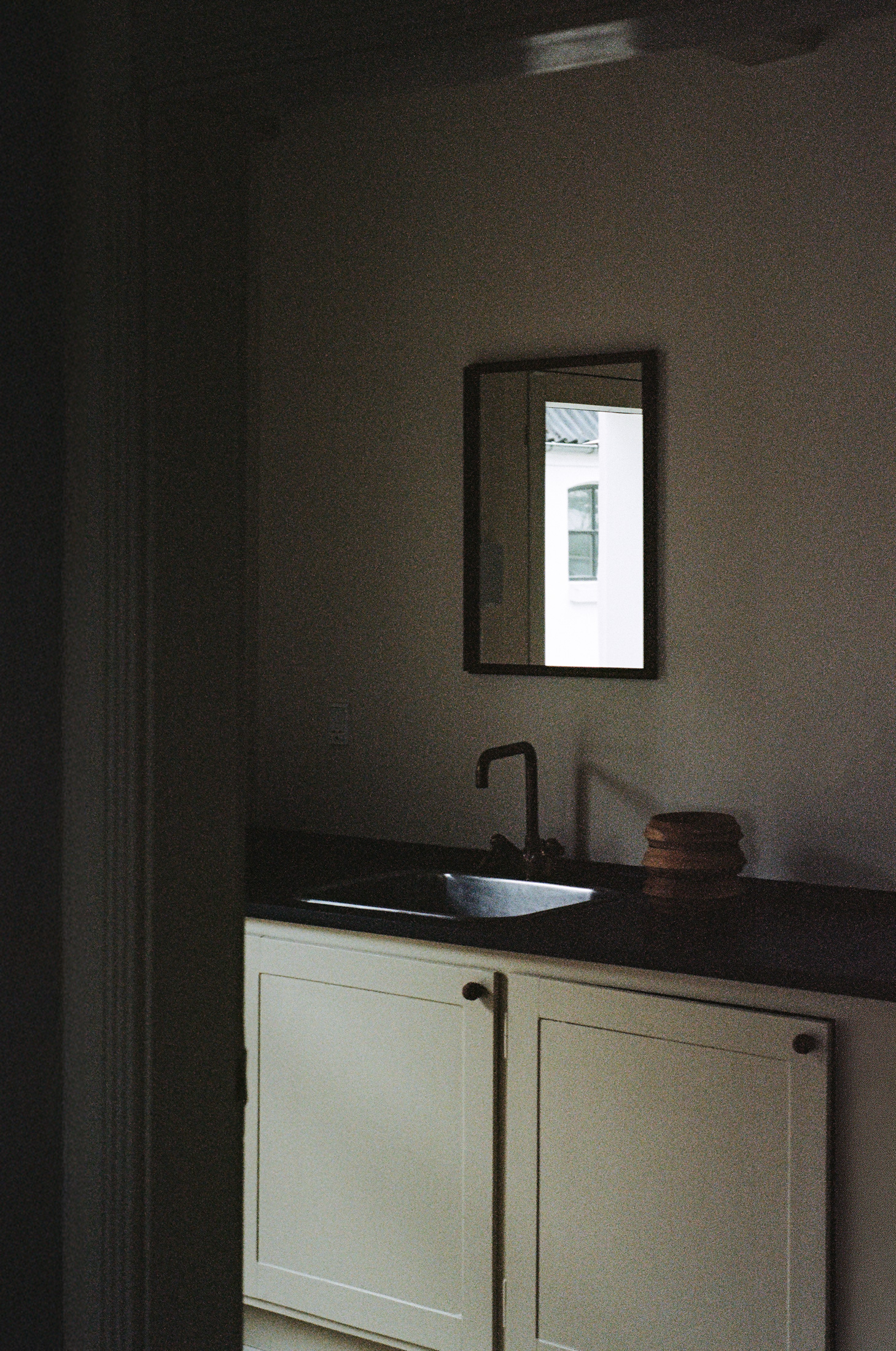 MO1 Cassetta Mirror at Dinesen Country House
