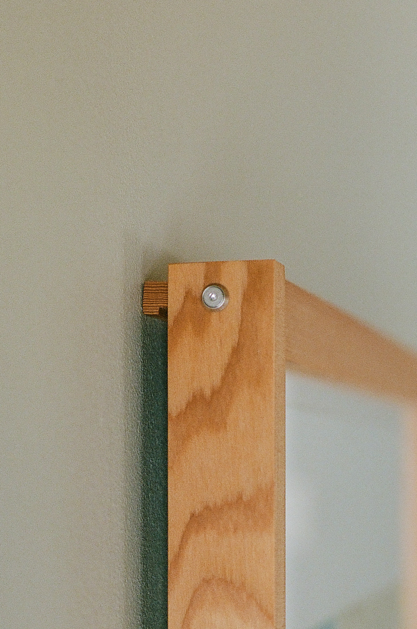 AD in Oregon Pine with wire suspension