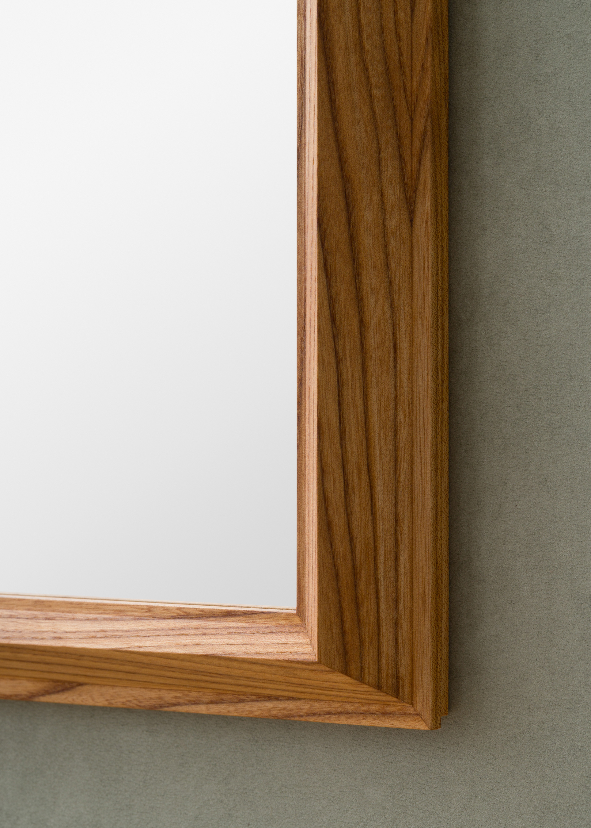 MO2 – Small mirror – Elm