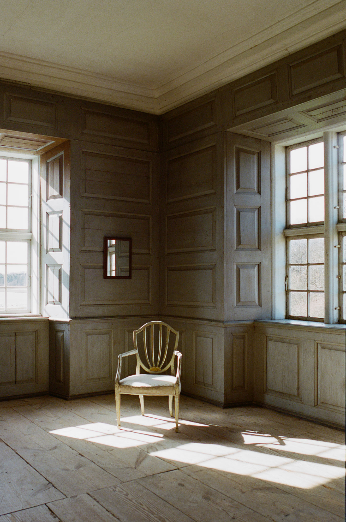 MO2 – Small mirror – Walnut